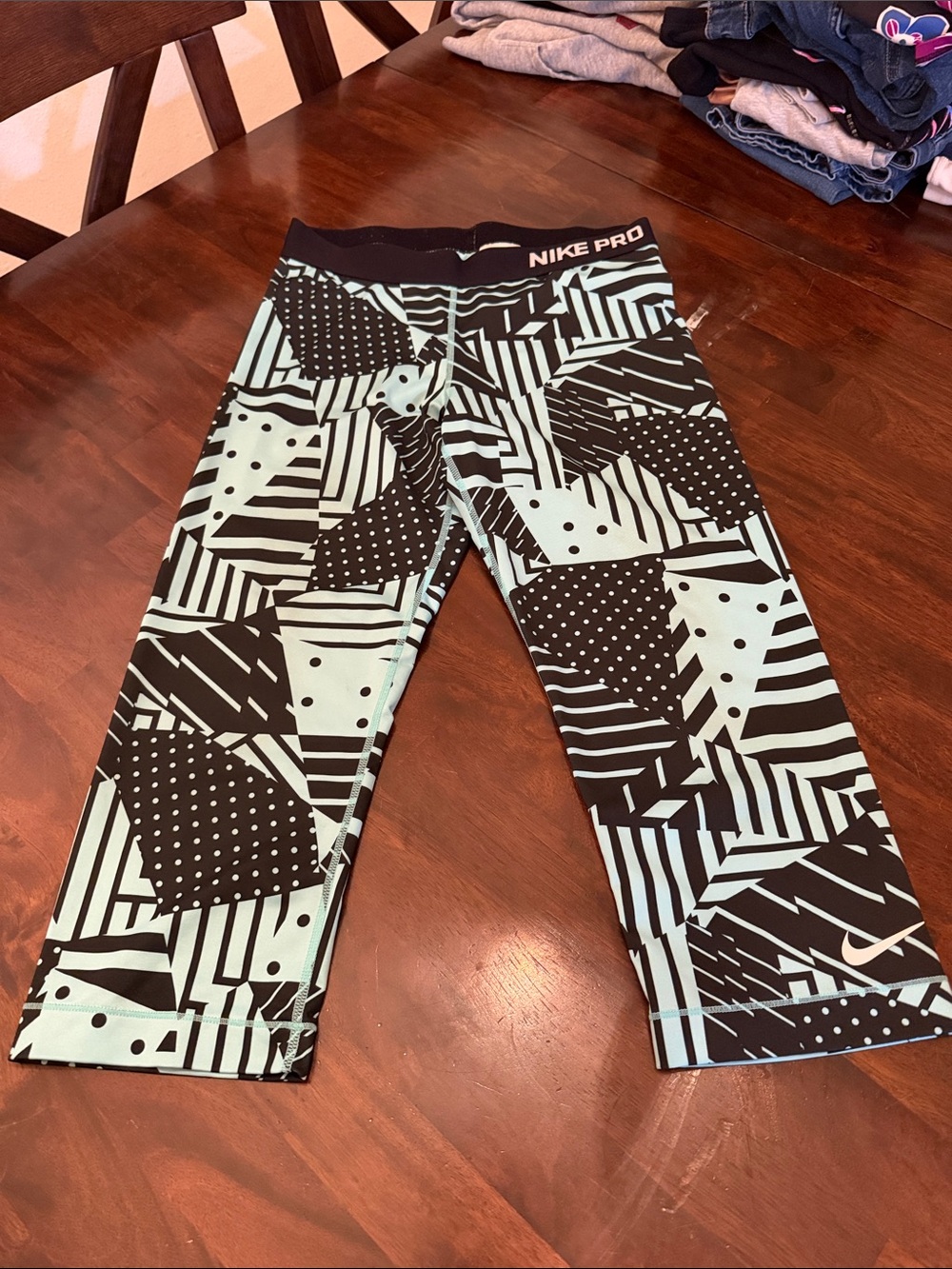 Nike Pro Women’s Black and Mint Geo Print Capri Leggings